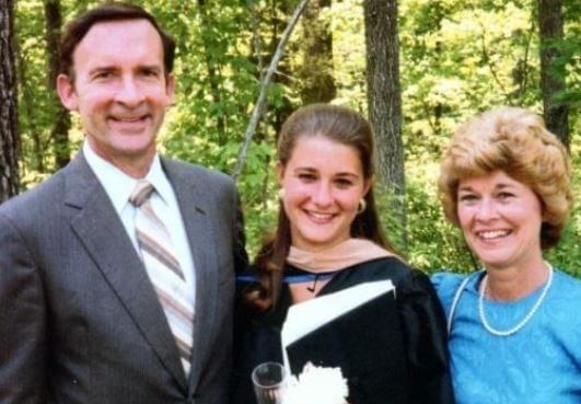 Raymond Joseph French, Jr. with his wife and daughter Melinda Gates.